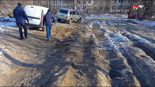 Коммунальное бедствие парализовало движение по улице Саратова