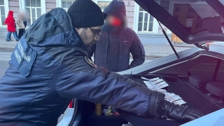 В Саратове инспектор ДПС взял 50 тысяч от пьяного водителя. Тот позвонил в полицию