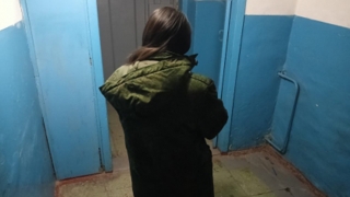 Саратовец обнаружил в подъезде мертвого брата