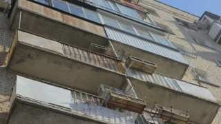 В Балакове 84-летняя женщина погибла при падении с четвертого этажа