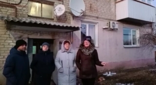 Жители райцентра четыре года безуспешно добиваются ремонта канализации