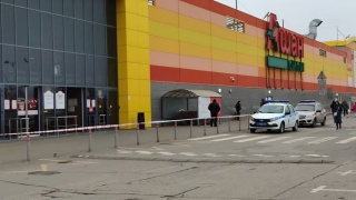 В Саратове эвакуировали торговые центры, аэропорт работает