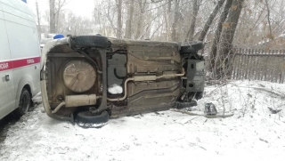 Водитель перевернул "Калину" и попал в больницу