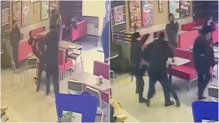 Посетитель кафе устроил дебош и напал на полицейских. Видео