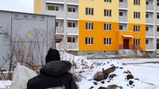 В Саратове на стройке жилого комплекса рабочего насмерть придавило лесами