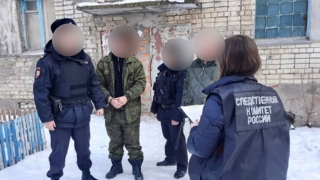 Двое саратовцев до смерти забили собутыльника и спрятали его труп в диване