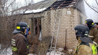 После тушения огня пожарные обнаружили труп женщины