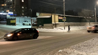 На Антонова под колеса "Киа" попал 18-летний парень