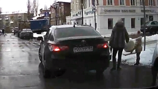 "Это коррупция, уволить". Подписчики "Взгляда" дали оценку использованию авто в личных целях