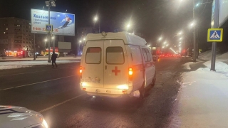 В салоне саратовской "скорой" упала женщина. Ей потребовалась госпитализация