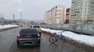 В Солнечном-2 иномарка сбила молодого велосипедиста
