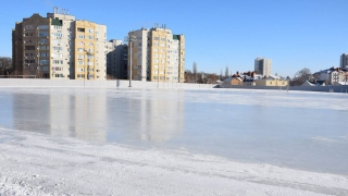 Плюсовая температура закрыла саратовские катки