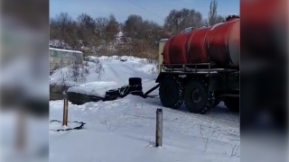 В центре Саратова ассенизаторы устроили слив отходов