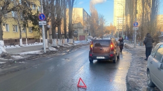 Во Фрунзенском районе "Киа" сбил девочку. Она в больнице
