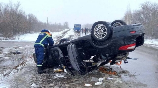 Под Саратовом перевернулся "Рено". Погибли женщина и ее маленький сын