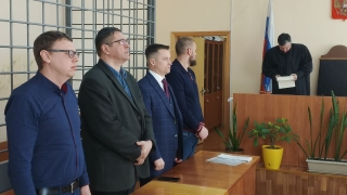 Дело о вымогательстве взятки. Брат прокурора не может определиться с признанием, его адвокат взял самоотвод