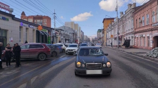 В центре Саратова пешеход попал под "Мерседес"