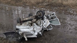 Под Саратовом "Приора" слетела с трассы. Травмировались трое мужчин