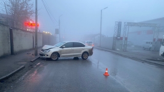 На Большой Садовой иномарка въехала в столб. Пассажирка в больнице