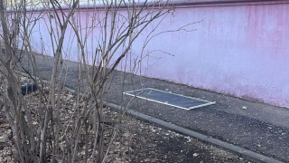 На Заречной из окна четвертого этажа выпала 3-летняя девочка