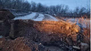 Паводок. В области закрыты восемь дорог, одну ночью восстановили