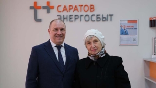 В офисах "ЭнергосбыТ Плюс" прошел централизованный День клиента