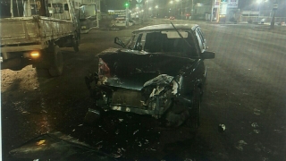 На Московском шоссе столкнулись "14-я" и погрузчик. Парень и девушка в больнице