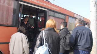 "Грязь" и "рваные колготки". Чиновники выслушали жалобы пассажиров саратовских автобусов