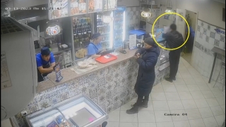 В Солнечном у повара бистро украли телефон. Видео
