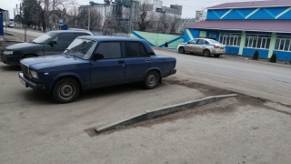 В Аткарске парень на "семерке" ехал задом и сбил старушку