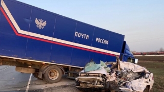 На трассе в БМР столкнулись почтовый фургон и "Хонда". Есть погибшие