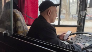 Не хватило денег. В Саратове водитель автобуса матерился и грозил разбить пассажирке "лицо"