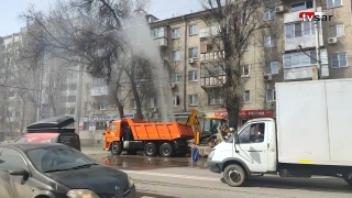 В центре Саратова забил фонтан высотой с пятиэтажный дом