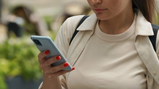 В России плата за SMS-уведомления банков выросла до 65%