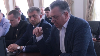 Трактористы "Службы благоустройства" из-за зарплат бегут в аграрии