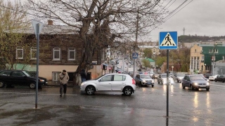 В центре Саратова иномарка сбила женщину