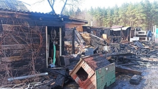 Под Вольском огонь с горящей бани перекинулся на соседний дом