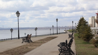 В пятницу саратовцев ждет теплая погода, но с ветром и дождем