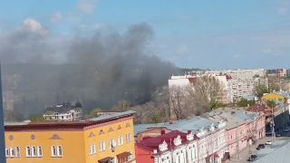 В центре Саратова горит двухэтажный дом