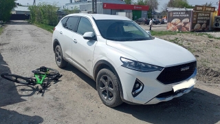 В Саратове за час под колеса машин попали два ребенка