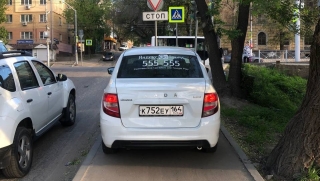 Саратовцы о такси на тротуаре: "Совсем уже охамели!"