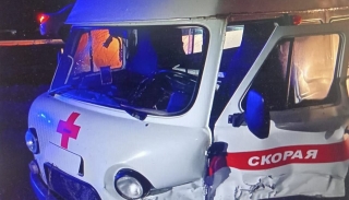 Под Балашовом в аварию попал автомобиль медиков. Пострадали фельдшер и водитель