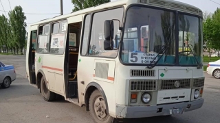 Водитель автобуса "уронил" пожилую пассажирку. Она в больнице