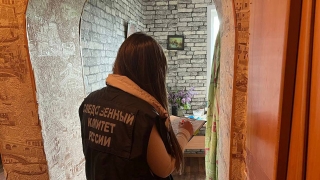 В Ленинском районе женщина нашла в квартире труп изрезанного родственника