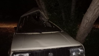 Водитель "Фольксвагена" врезался в дерево и погиб