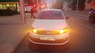 На перекрестке в Саратове иномарка сбила самокатчика