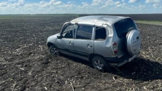 На полевой дороге под Саратовом перевернулась "Шевроле Нива". Водитель погиб