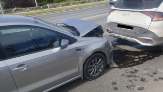 В Заводском районе столкнулись "Volkswagen" и "Kia". Одна женщина в больнице