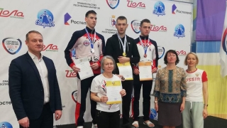 Пловец из Энгельса выиграл две кубковых медали