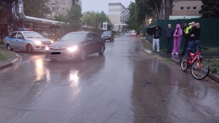 Во дворе на Лесной водитель иномарки сбил ребенка на велосипеде